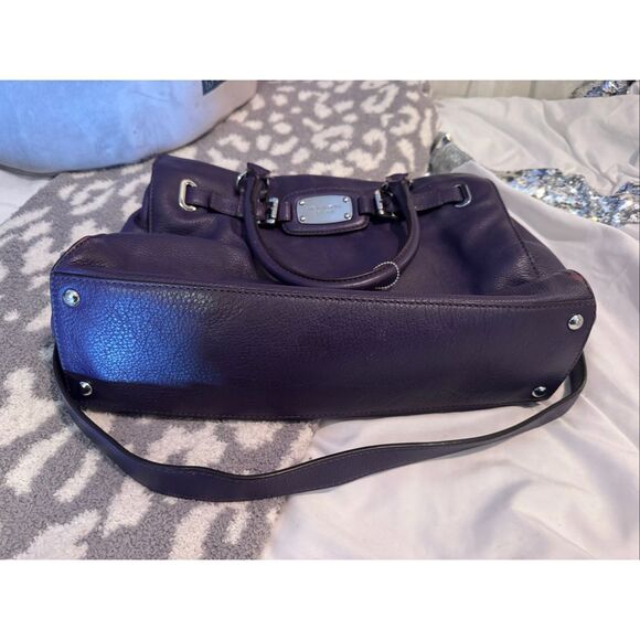 Michael Kors Large black leather Chelsea Shoulder Bag, Black - Picture 8 of 10